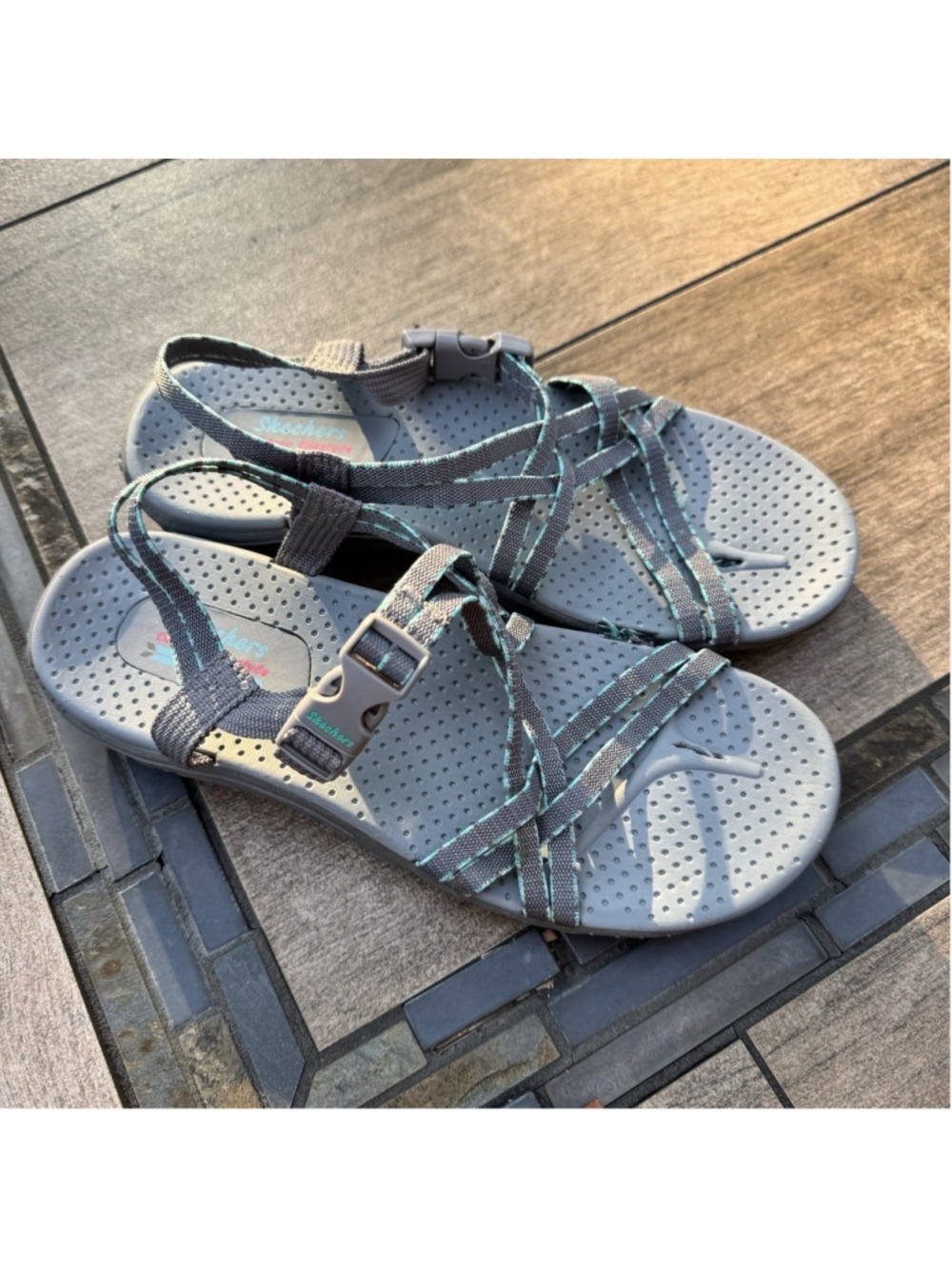 Skechers Reggae Fun Banter Sandals Women's Size 8 Gray Elastic Straps Hiking
